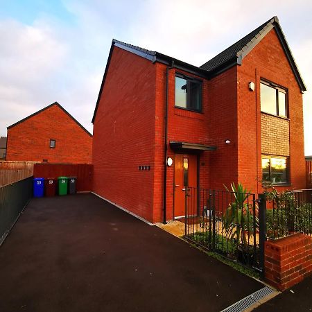 The Lawnswood - Central Manchester Holiday Home With Free Parking Extérieur photo