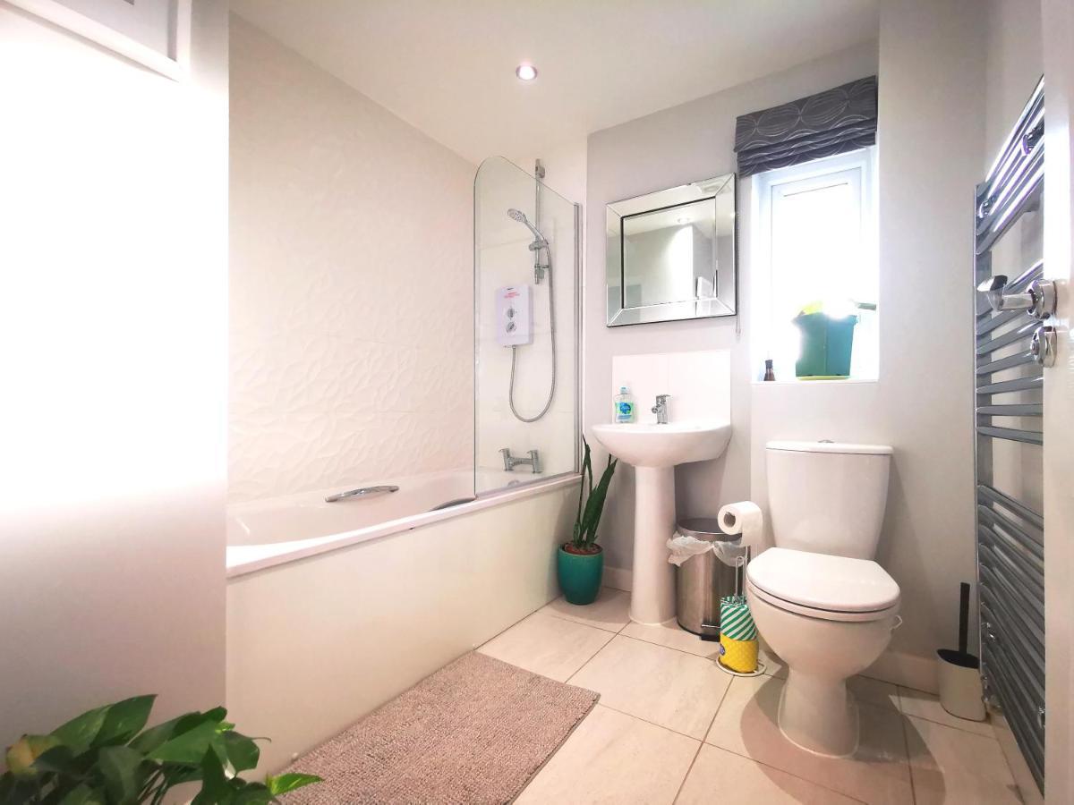 The Lawnswood - Central Manchester Holiday Home With Free Parking Extérieur photo