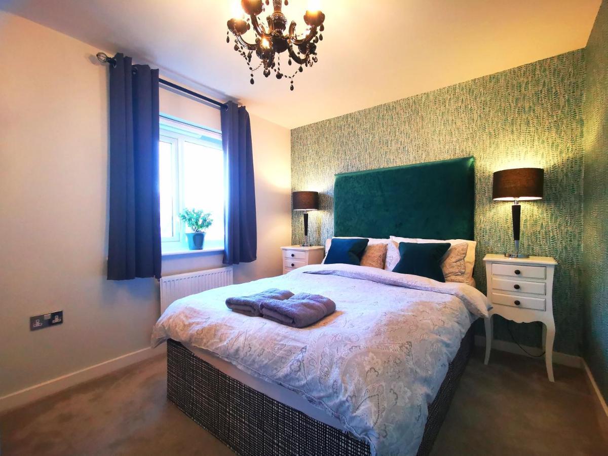 The Lawnswood - Central Manchester Holiday Home With Free Parking Extérieur photo