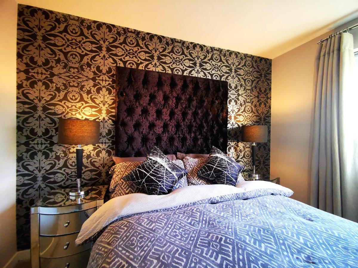The Lawnswood - Central Manchester Holiday Home With Free Parking Extérieur photo
