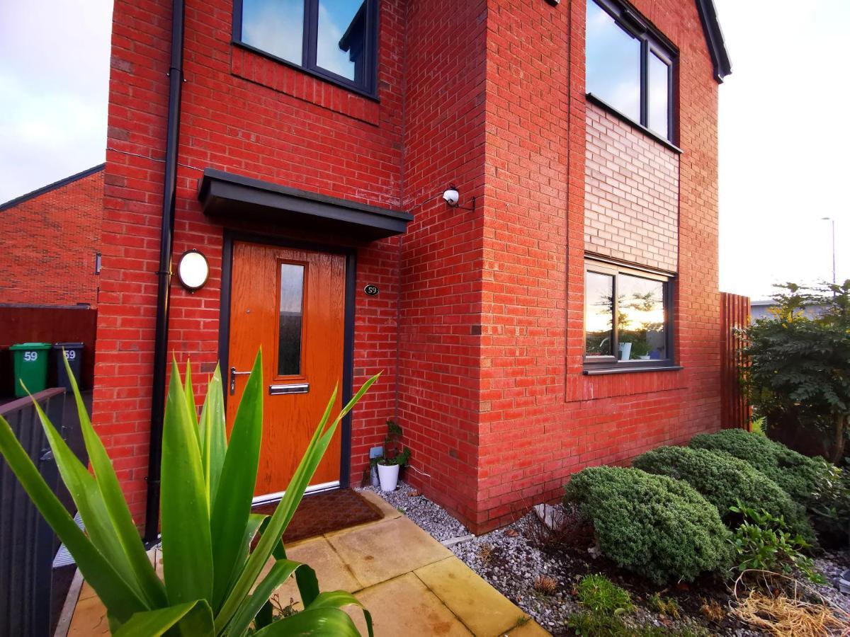The Lawnswood - Central Manchester Holiday Home With Free Parking Extérieur photo