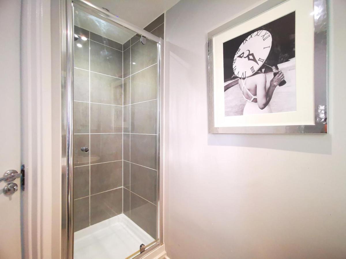 The Lawnswood - Central Manchester Holiday Home With Free Parking Extérieur photo