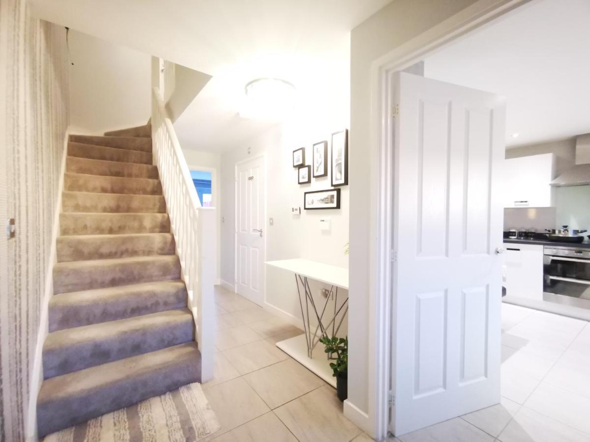 The Lawnswood - Central Manchester Holiday Home With Free Parking Extérieur photo