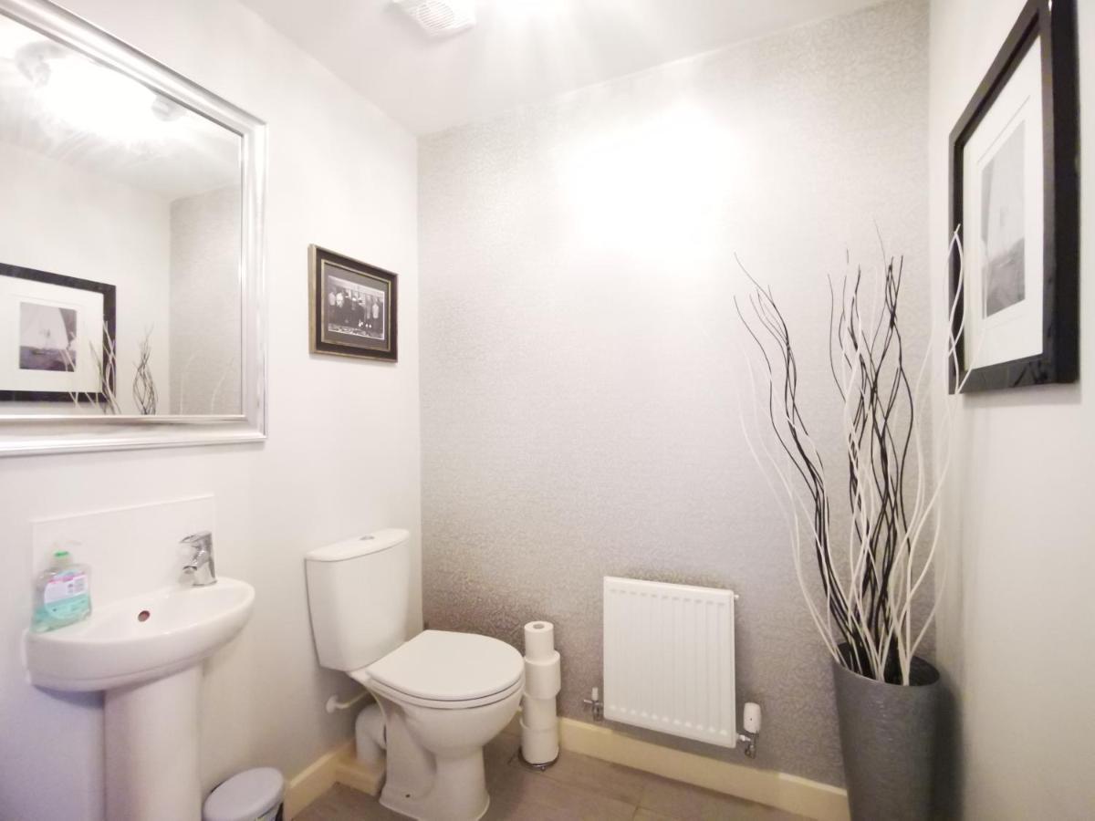 The Lawnswood - Central Manchester Holiday Home With Free Parking Extérieur photo