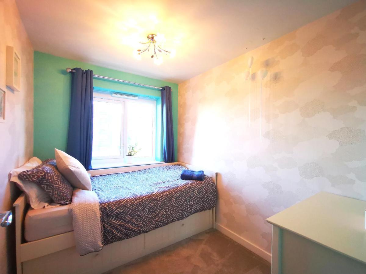 The Lawnswood - Central Manchester Holiday Home With Free Parking Extérieur photo
