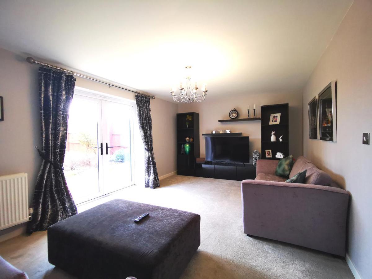 The Lawnswood - Central Manchester Holiday Home With Free Parking Extérieur photo