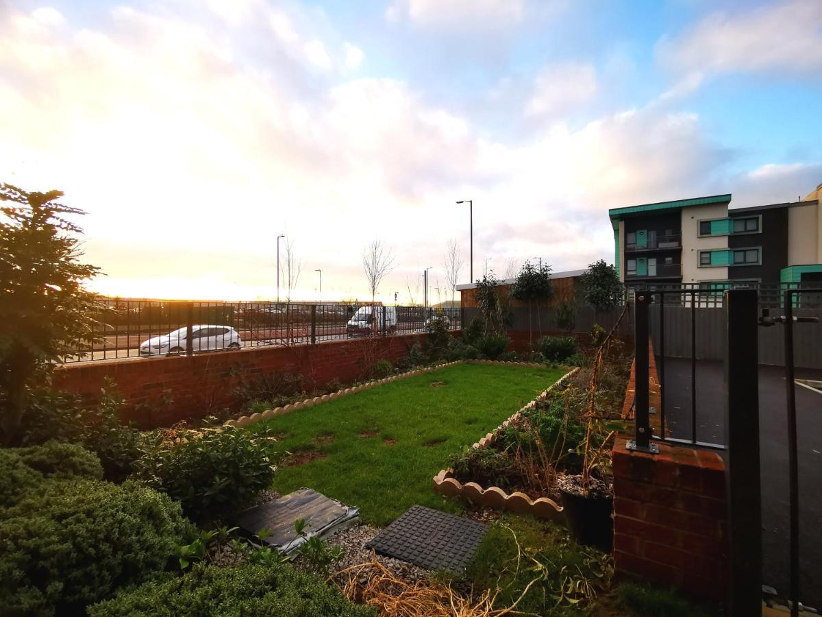 The Lawnswood - Central Manchester Holiday Home With Free Parking Extérieur photo